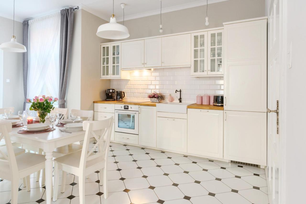 Apartament Nowe Miasto - Przy Parku Roz Гожов Велкополски Екстериор снимка